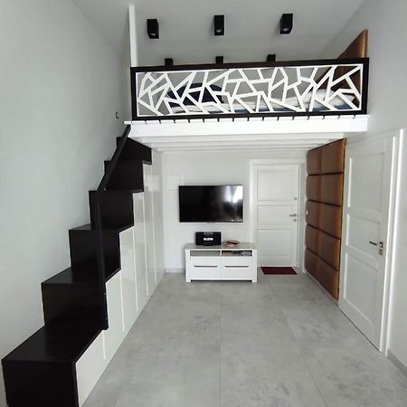 Apartament W Stylu Loft Єленя-Ґура Екстер'єр фото