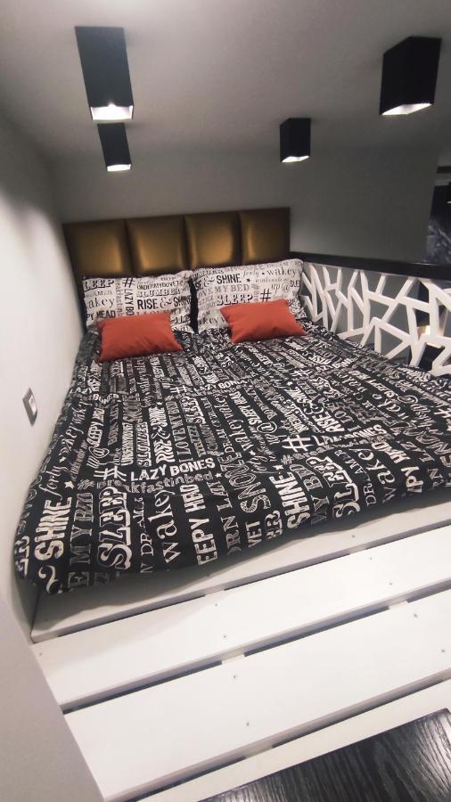 Apartament W Stylu Loft Єленя-Ґура Екстер'єр фото
